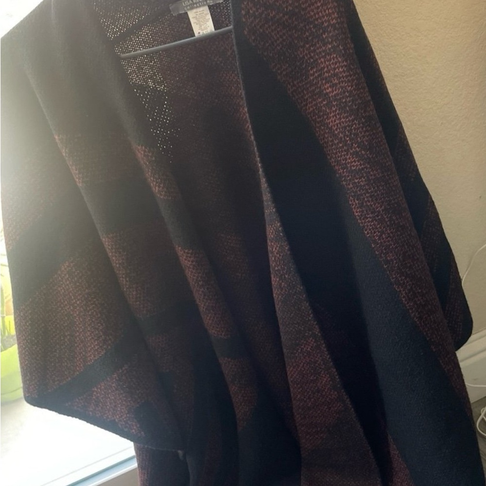 Lisa Rinna Collection Black and Red Knit Shawl